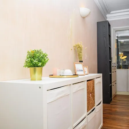 Bright 2br - Butte Montmartre | By Airnest Apartment *