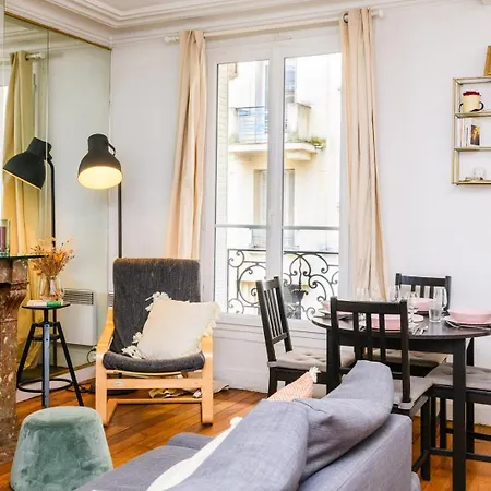 Daire Bright 2br - Butte Montmartre | By Airnest Paris