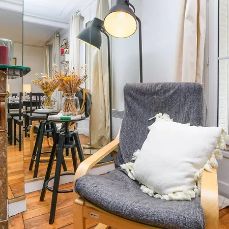 Daire Bright 2br - Butte Montmartre | By Airnest