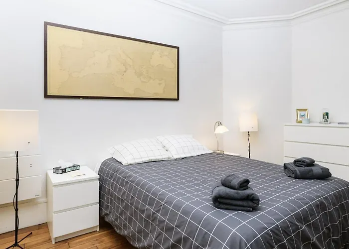Appartamento Bright 2br - Butte Montmartre | By Airnest Parigi
